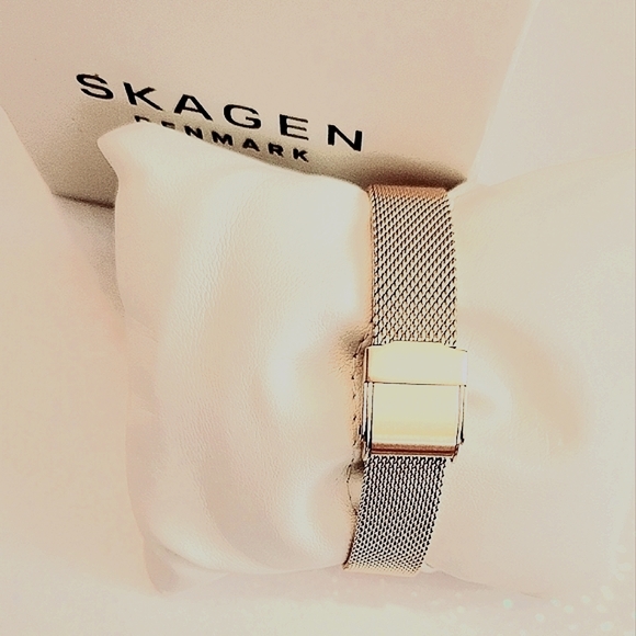 NWOT SKAGEN ROSE GOLD WATCH, w/ SWAROVSKI CRYSTALS, MODEL NO. SKW2665 - Picture 12 of 16